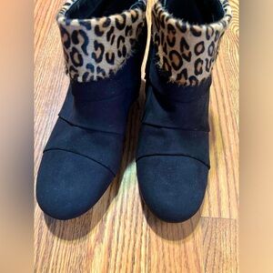 Cute black and leopard print booties.
